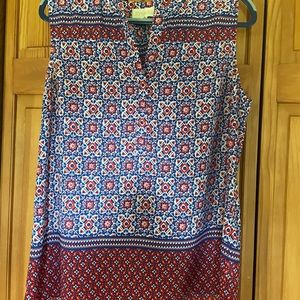 Sleeveless casual top. Size L.